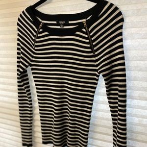 Ribbed long sleeve top with zippers
